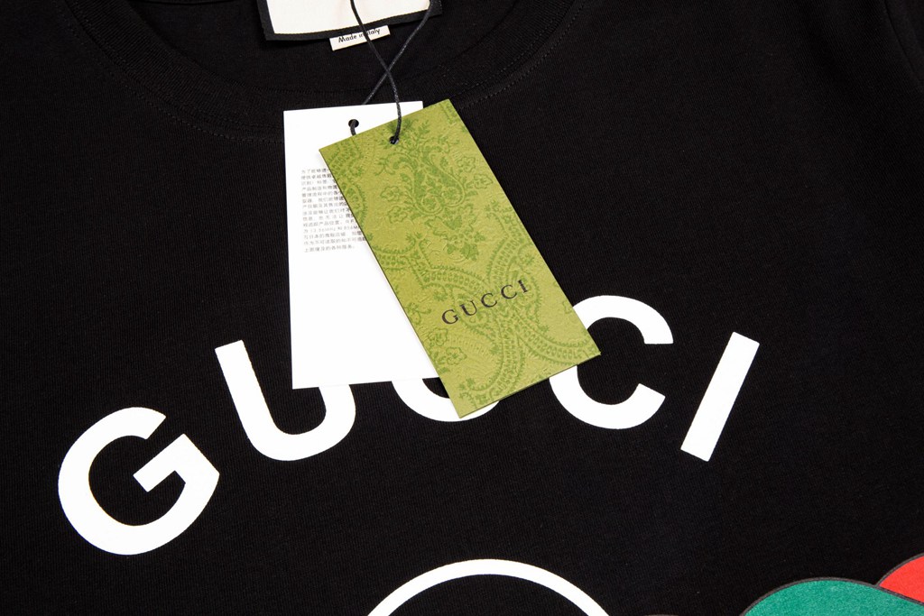 Gucc* T-shirt